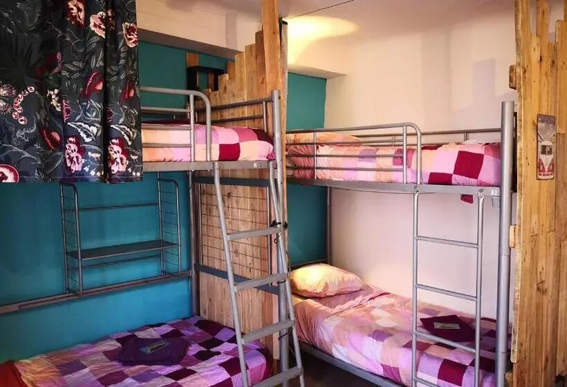 تختخواب و صبحانه Surf Hostel Biarritz