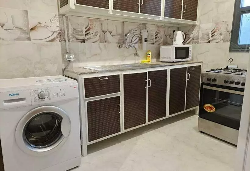 Golden Dahlia Fintas