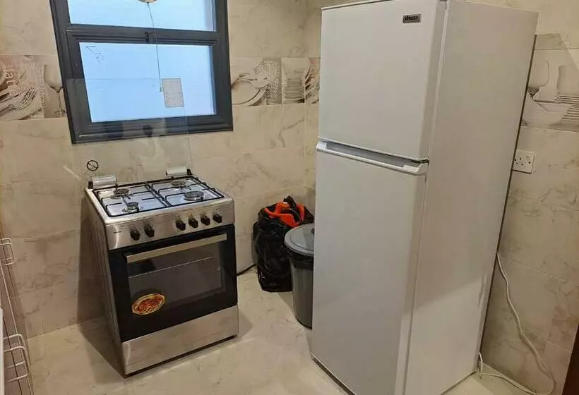 Golden Dahlia Fintas