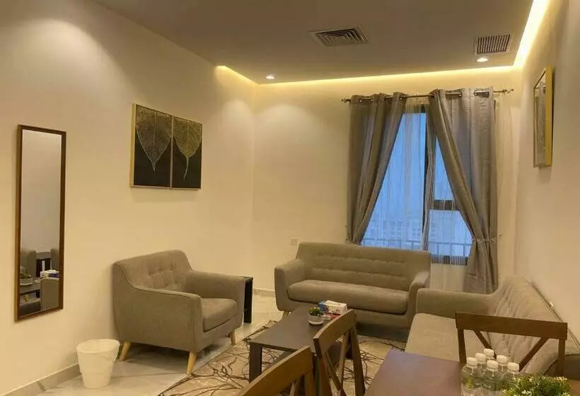 Golden Dahlia Fintas