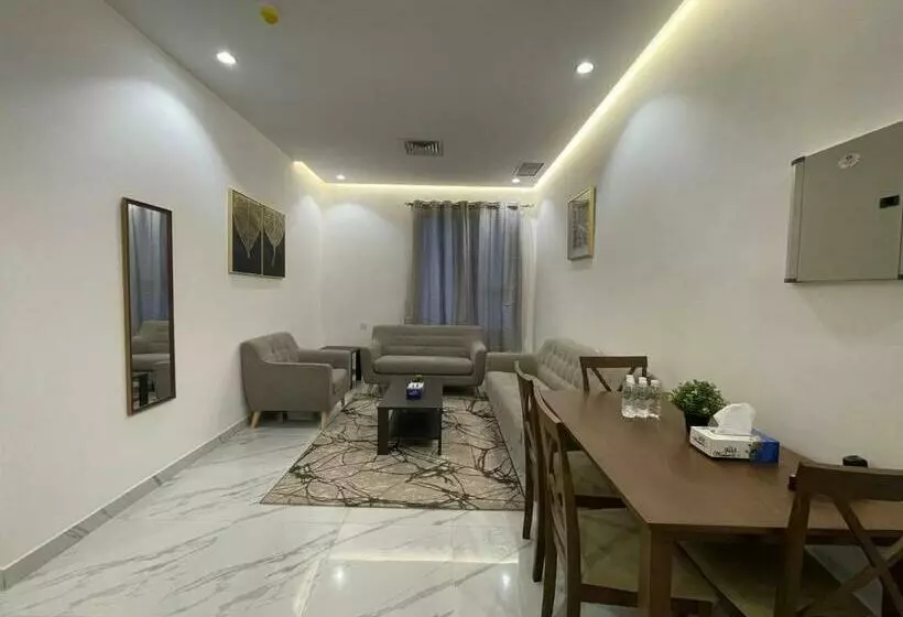 Golden Dahlia Fintas