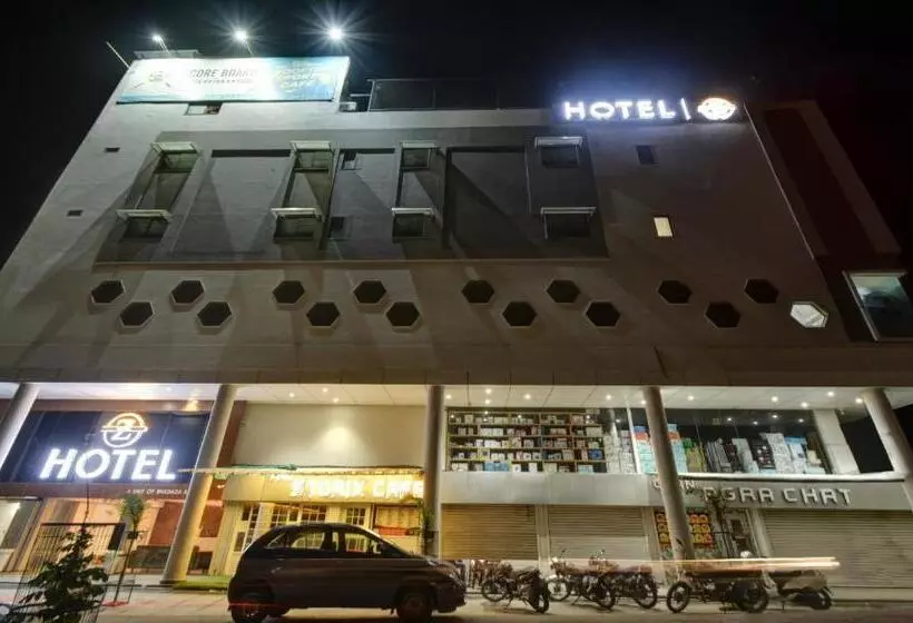 Hôtel Treebo Z