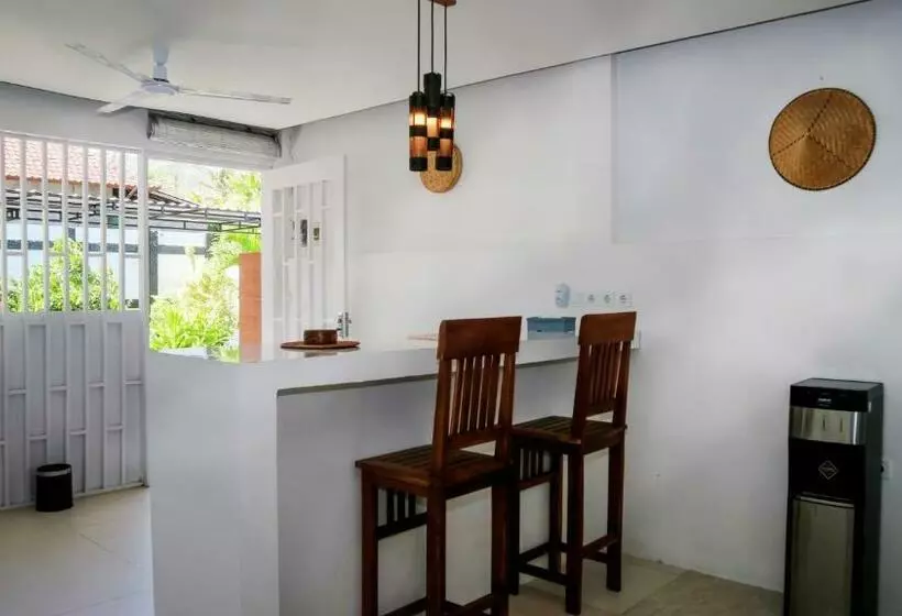 ペンション Bali Amed Feel Home Villa