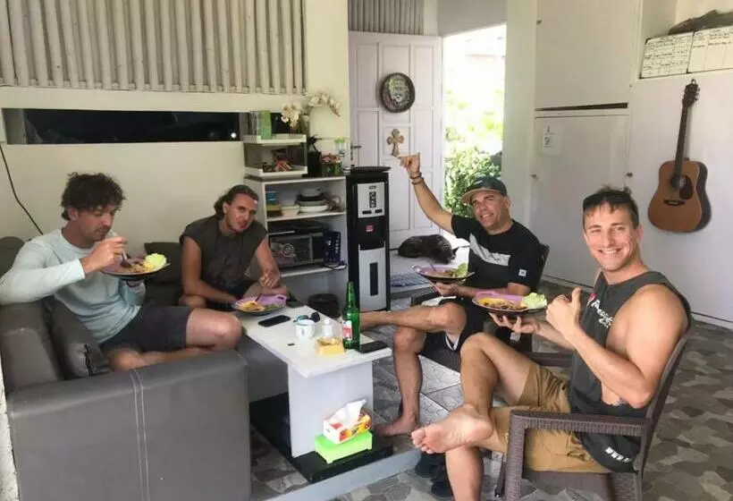 ペンション Bali Amed Feel Home Villa