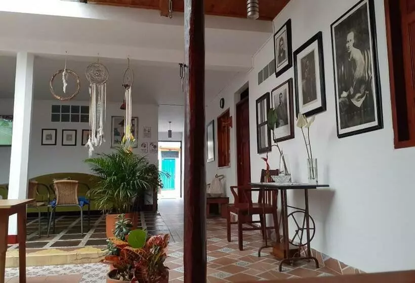 ペンション Hostal La Comedia