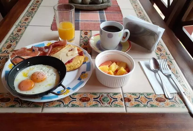 ペンション Hostal La Comedia