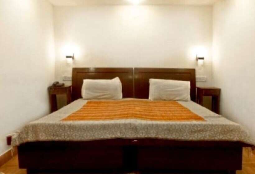 ホテル Atulya Emerald Heights