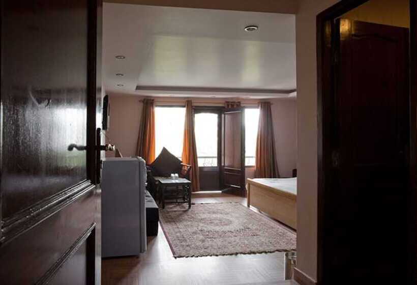 ホテル Atulya Emerald Heights