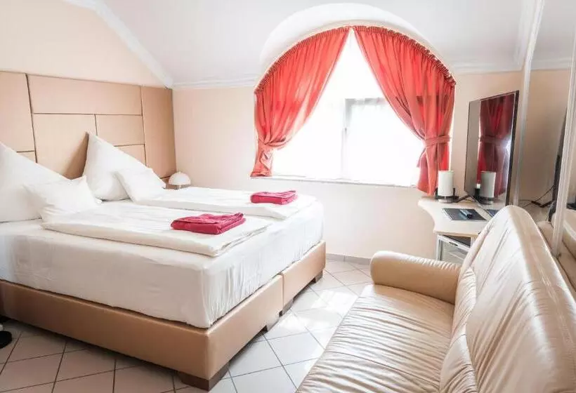 هتل Kaiser Panzió