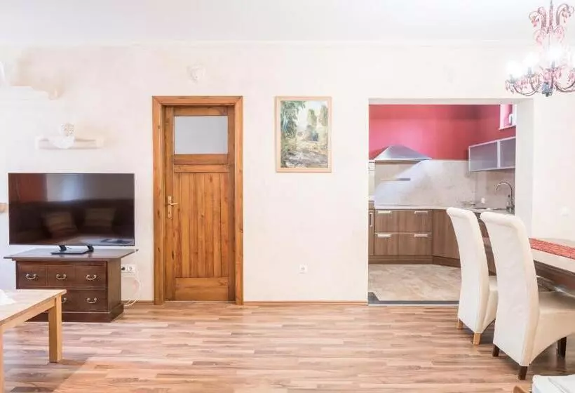 هتل Kaiser Panzió