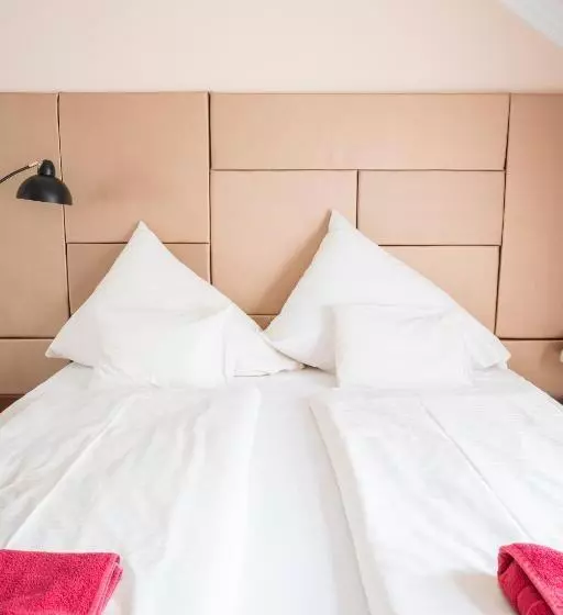 هتل Kaiser Panzió