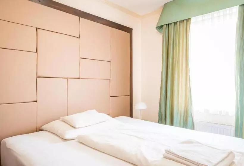 هتل Kaiser Panzió