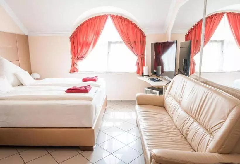 هتل Kaiser Panzió