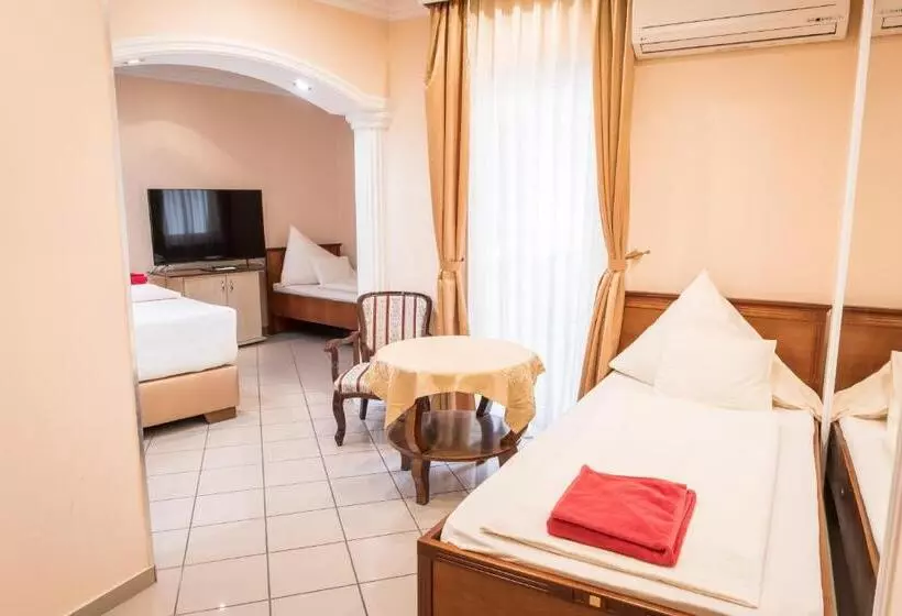 هتل Kaiser Panzió