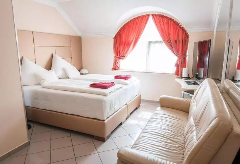 هتل Kaiser Panzió