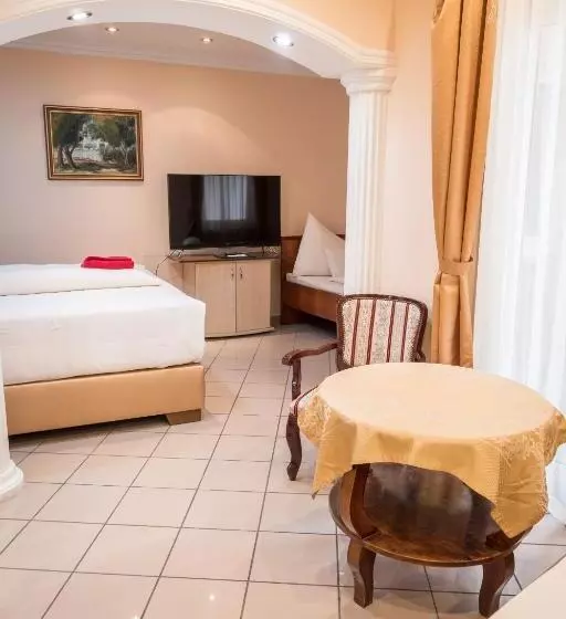 هتل Kaiser Panzió