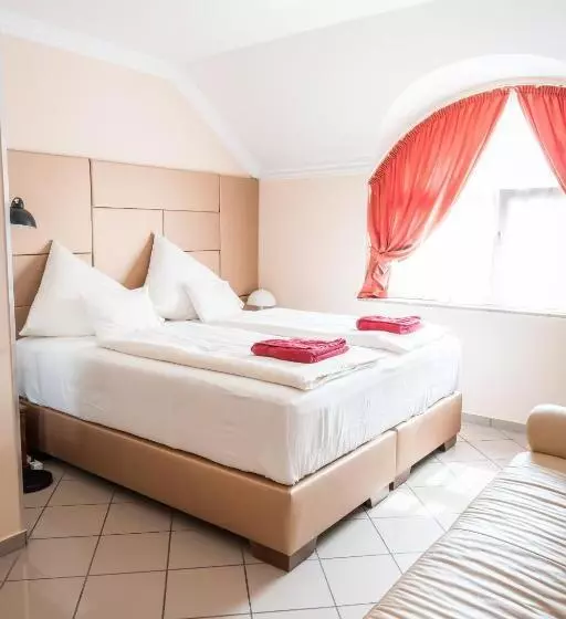 هتل Kaiser Panzió