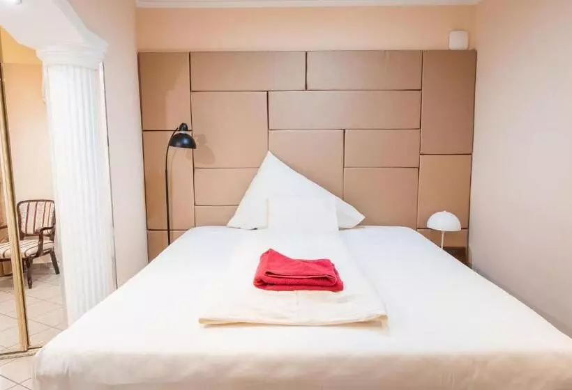 هتل Kaiser Panzió