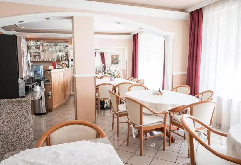 هتل Kaiser Panzió