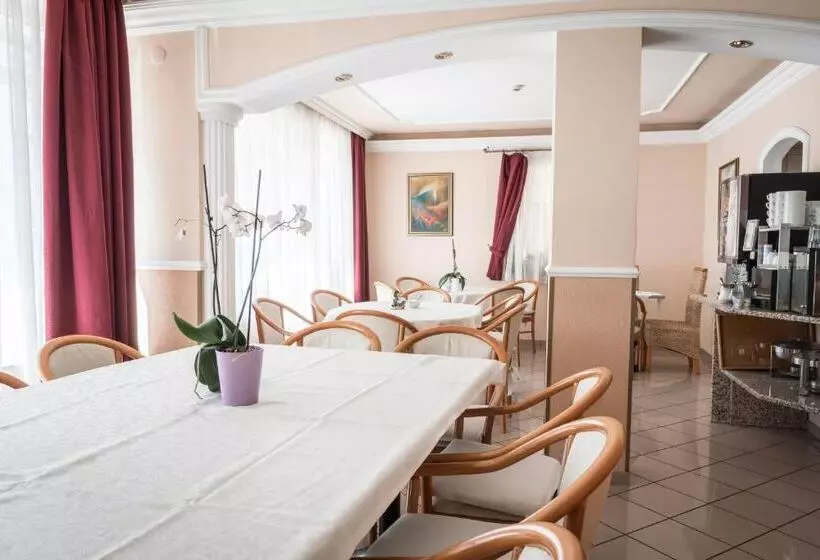 هتل Kaiser Panzió