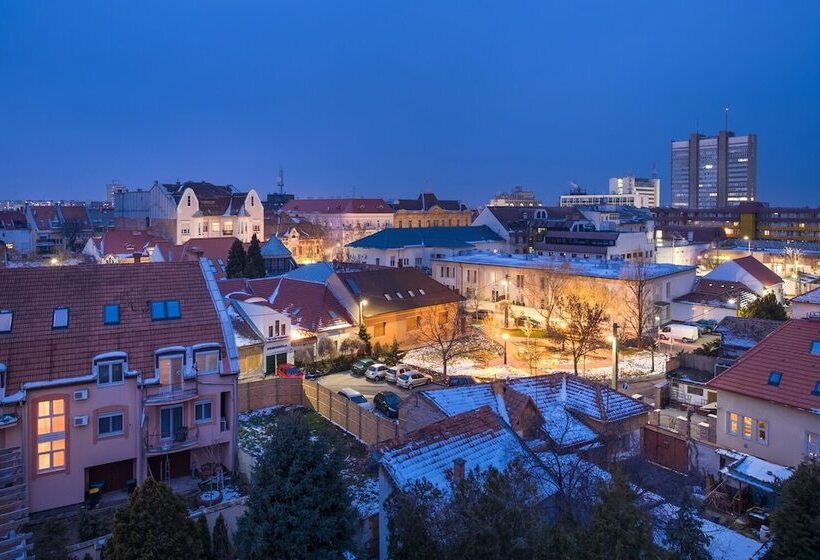 酒店 Semiramis Business