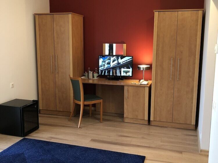 酒店 Semiramis Business