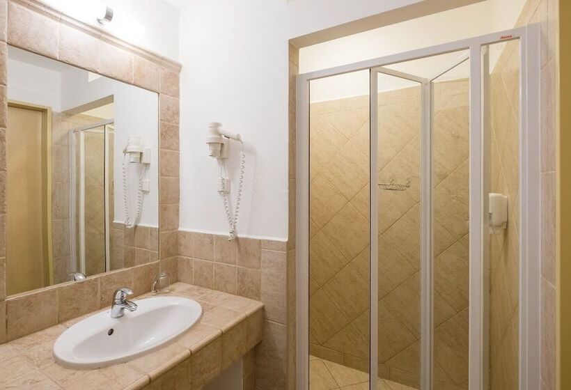 酒店 Semiramis Business