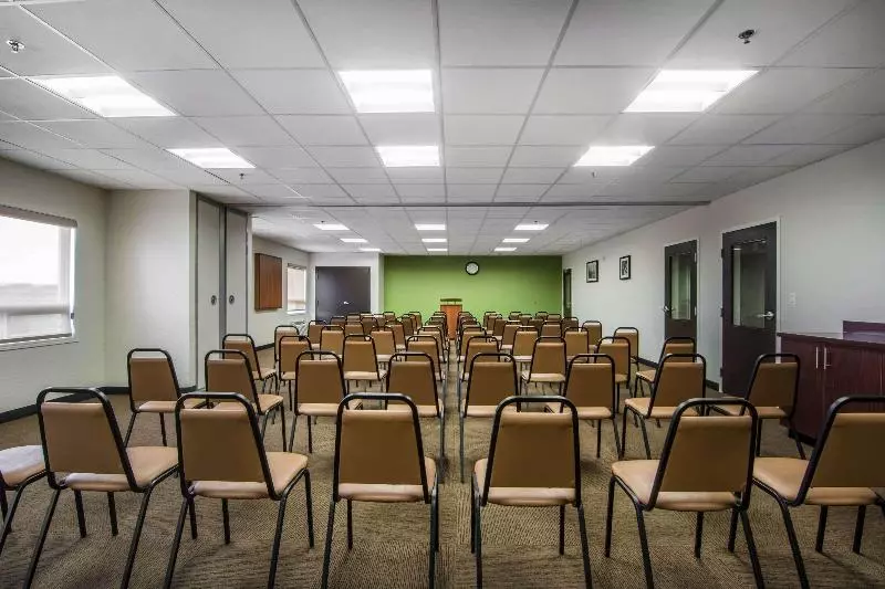 Отель Sleep Inn Regina East