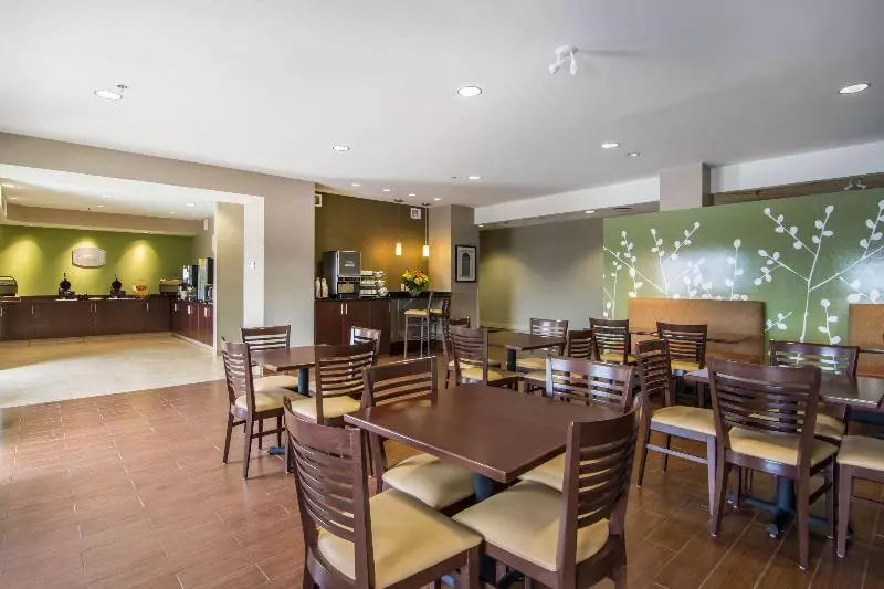 Отель Sleep Inn Regina East