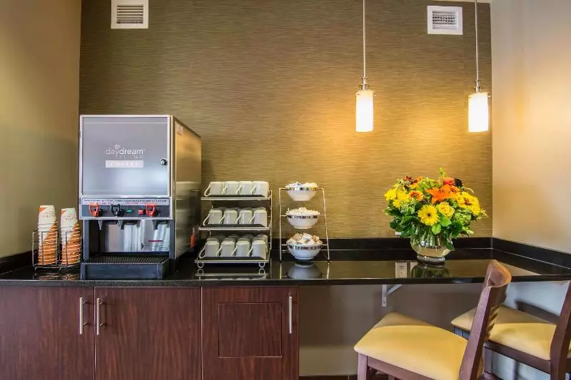 Отель Sleep Inn Regina East