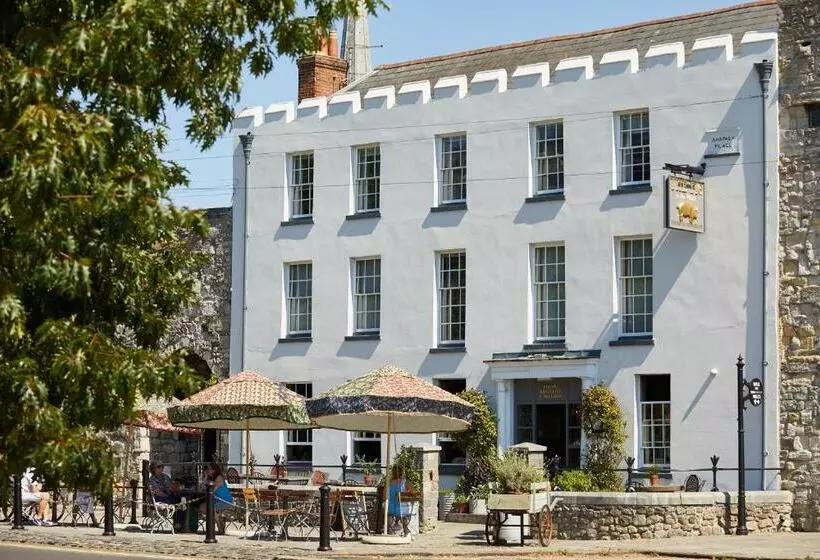 هتل The Pig In The Wall