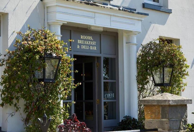 هتل The Pig In The Wall