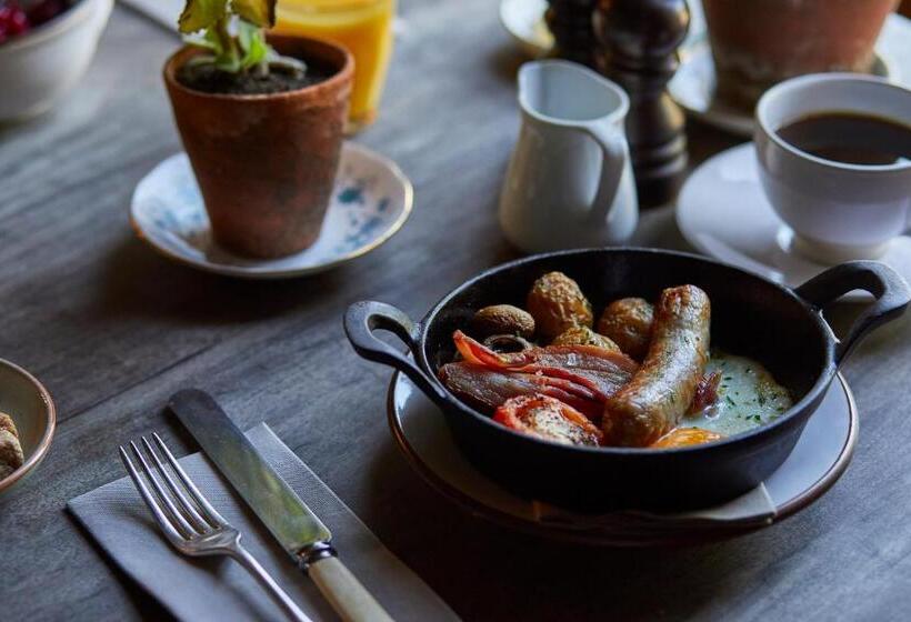 هتل The Pig In The Wall