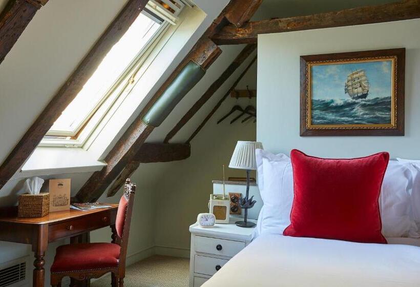 هتل The Pig In The Wall