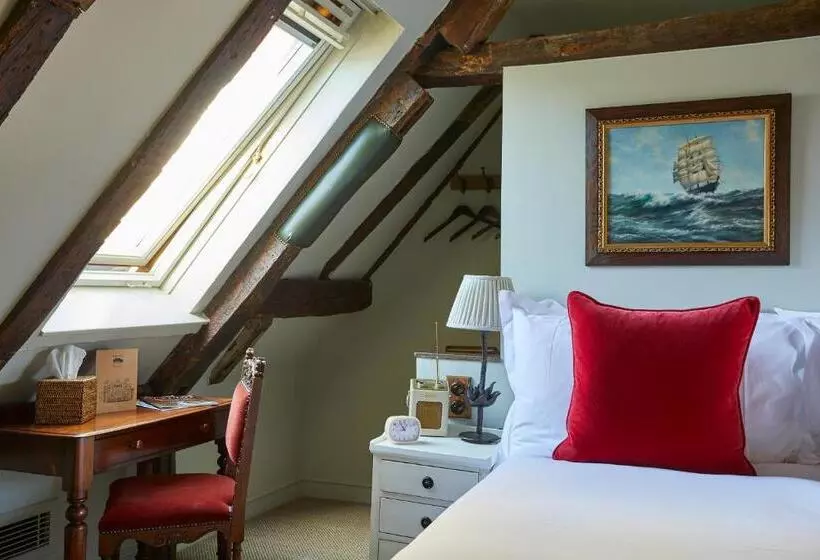 هتل The Pig In The Wall