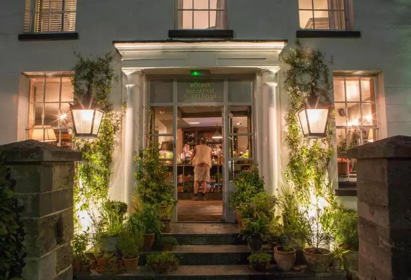 هتل The Pig In The Wall