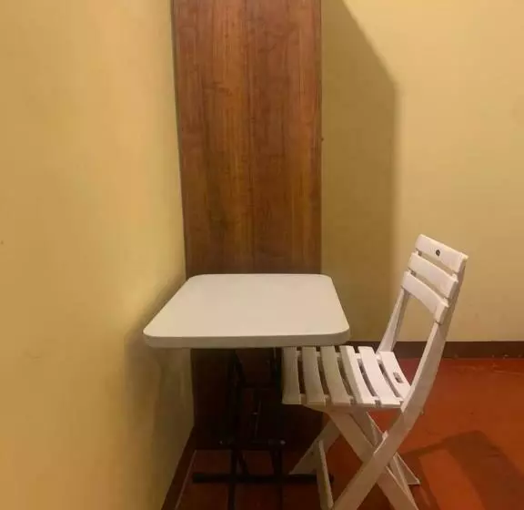 تختخواب و صبحانه Cafe Sola