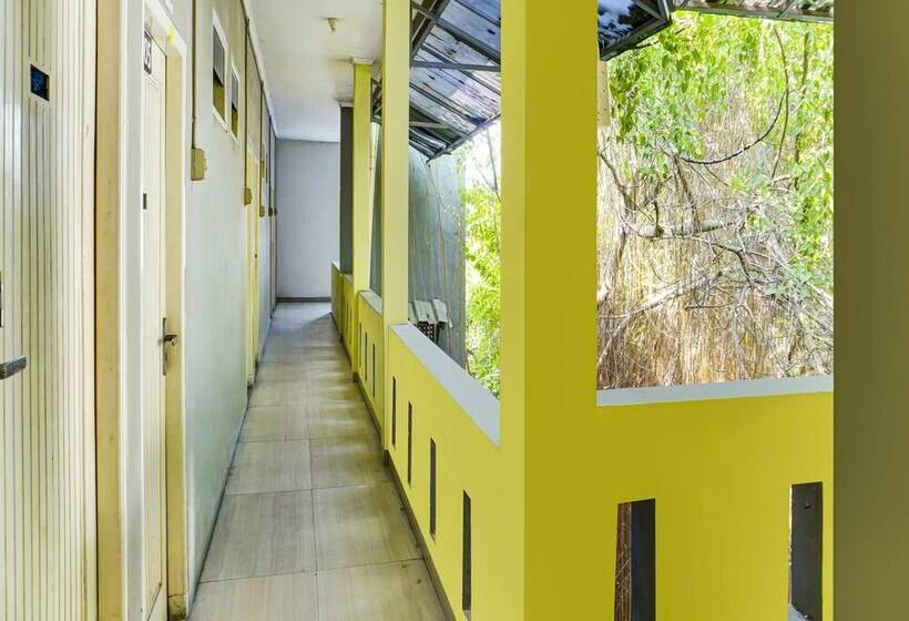 هتل Spot On 91205 Rindang Guesthouse Syariah