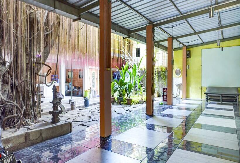 هتل Spot On 91205 Rindang Guesthouse Syariah