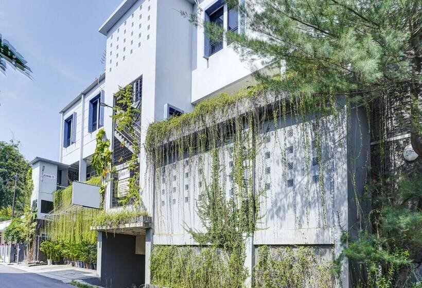 هتل Spot On 91205 Rindang Guesthouse Syariah