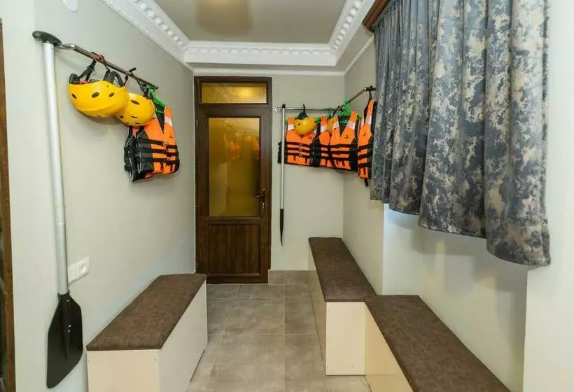 Hotelli Rafting House