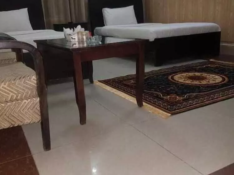 پانسیون Crown Castle Peshawar