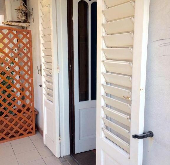 ベッドアンドブレックファースト Castellabatecoast