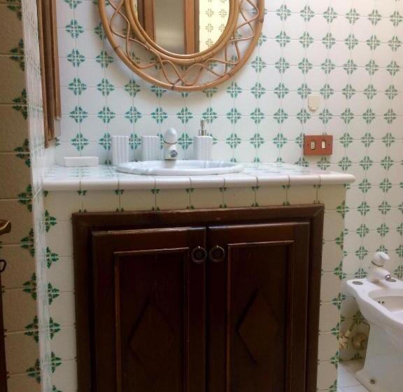 ベッドアンドブレックファースト Castellabatecoast