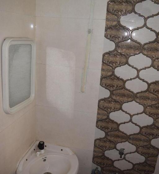 호텔 Gokarn Lodging