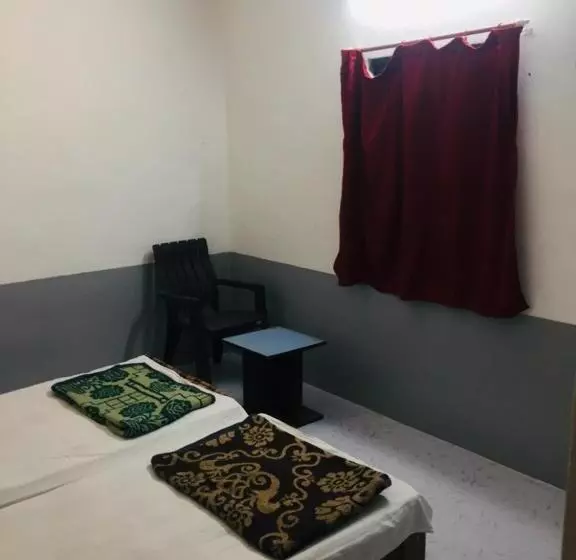 ホテル Gokarn Lodging