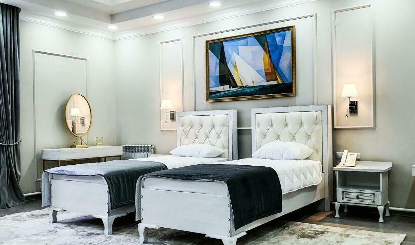 هتل Grand Holiday Hall