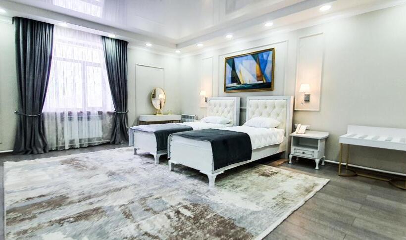 هتل Grand Holiday Hall