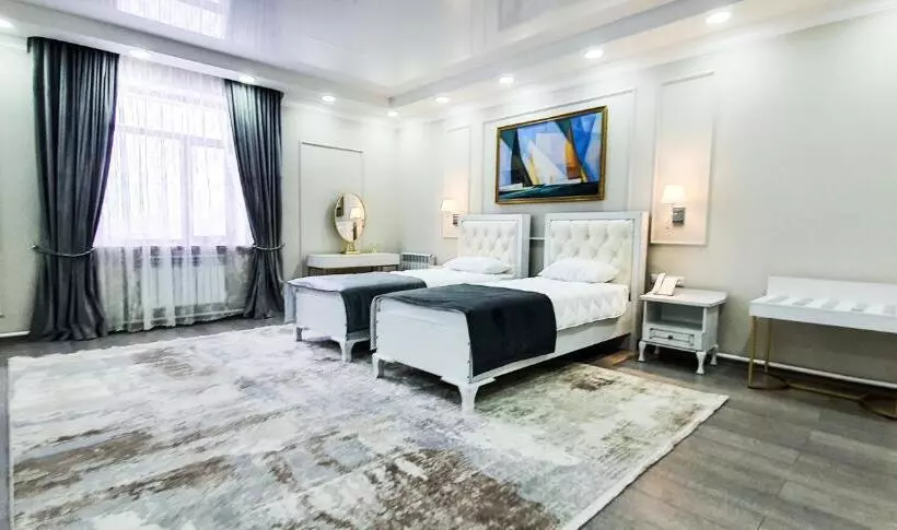 هتل Grand Holiday Hall