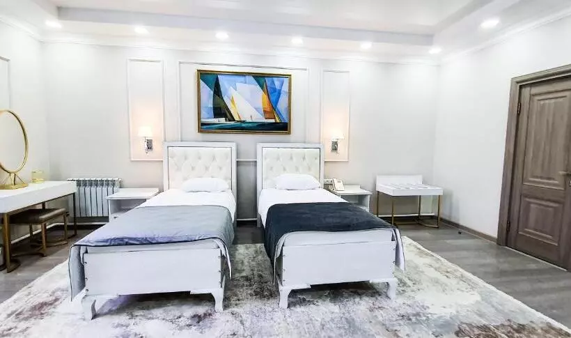 هتل Grand Holiday Hall